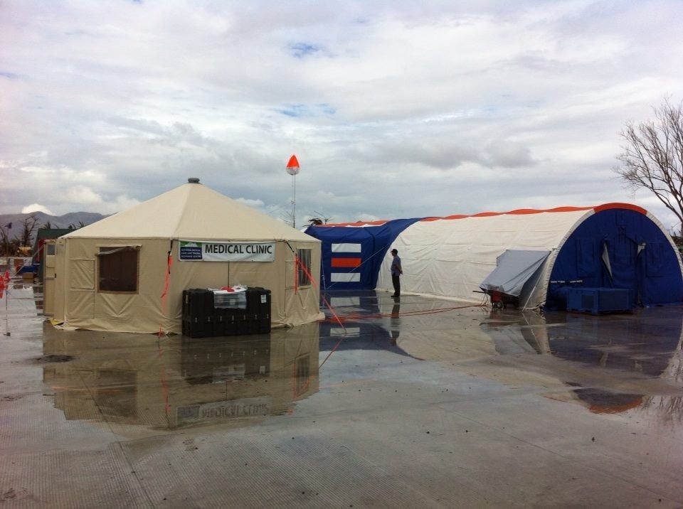 The Australian Medical Assistance Team (AusMAT) has quickly set up a 50-bed field hospital that is now functioning as the surgical hub for Tacloban. The field hospital is equipped with an X-ray facility, two operating theatres, five triage outpatient tents, and medical supplies to treat up to 4,000 patients and perform up to 200 operations