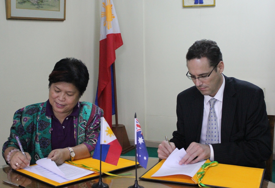 Department of Social Welfare and Development (DSWD)’s Secretary Corazon ‘Dinky’ Juliano–Soliman and Australian Ambassador to the Philippines Rod Smith signed an agreement for Australia to provide Php200 million (A$5 million) through a Technical Assistance Facility to support the scaling up of DSWD’s social protection programs, particularly the conditional cash transfer program, known locally as the Pantawid Pamilya Pilipino Program.